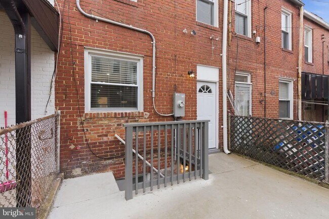 Building Photo - 2710 Mura St