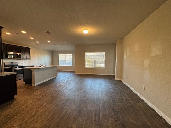 Building Photo - 407 Marimoor Dr