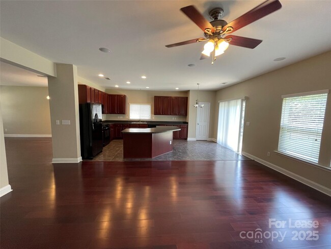 Building Photo - 9415 Seamill Rd