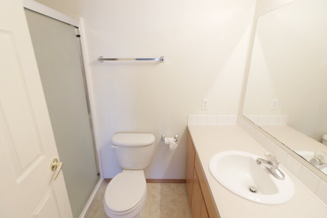 Building Photo - 3 Bedroom 2.5 Bathroom  Townhome