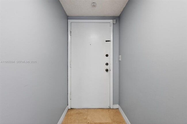 Building Photo - 491 Ives Dairy Rd