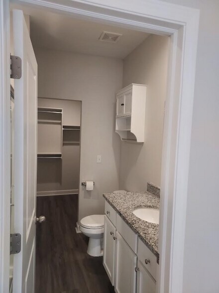 Building Photo - 2334 E Cheyenne Ct