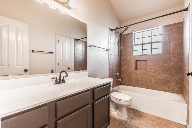 Building Photo - Gorgeous 4 bedroom 2.5 bath home in NorthEast El Paso!!