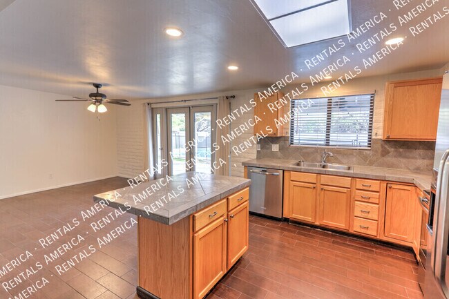 Building Photo - 7632 E Sabino Vista Dr