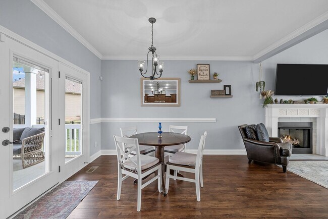 Building Photo - Pet Friendly Four Bedroom with Bonus!