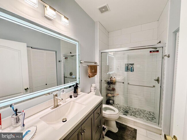 Building Photo - 746 Collington Ct