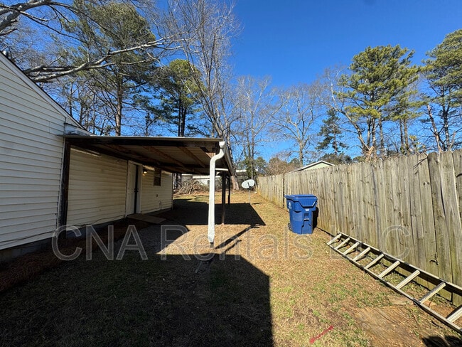 Building Photo - 1826 Clearwater Dr SE