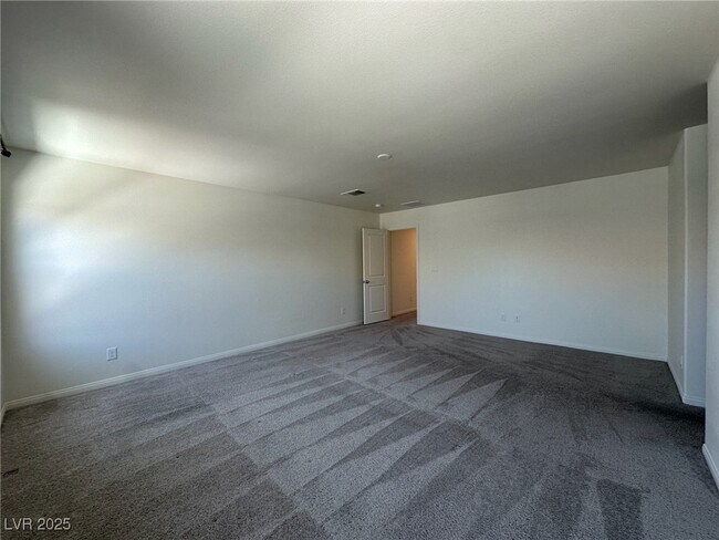 Building Photo - 6988 Sylmar Ave