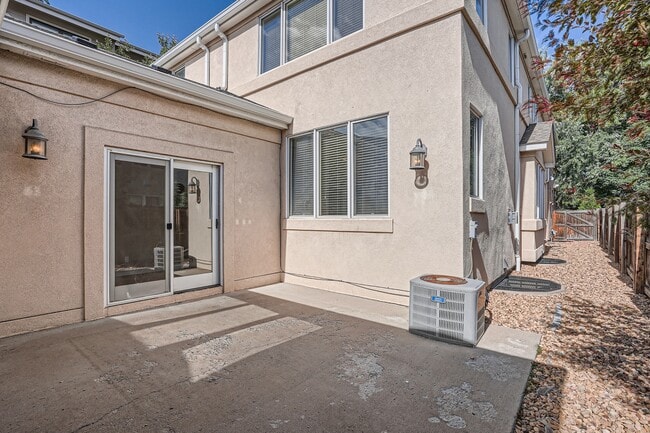 Building Photo - 247 S Garfield St