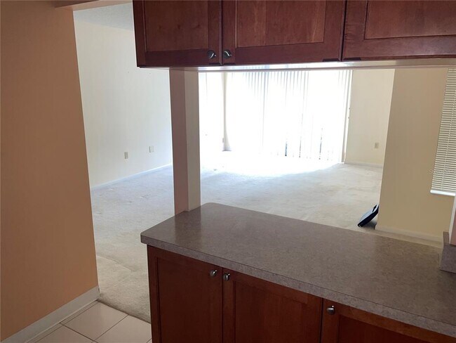 Building Photo - 2642 Pine Ridge Way S