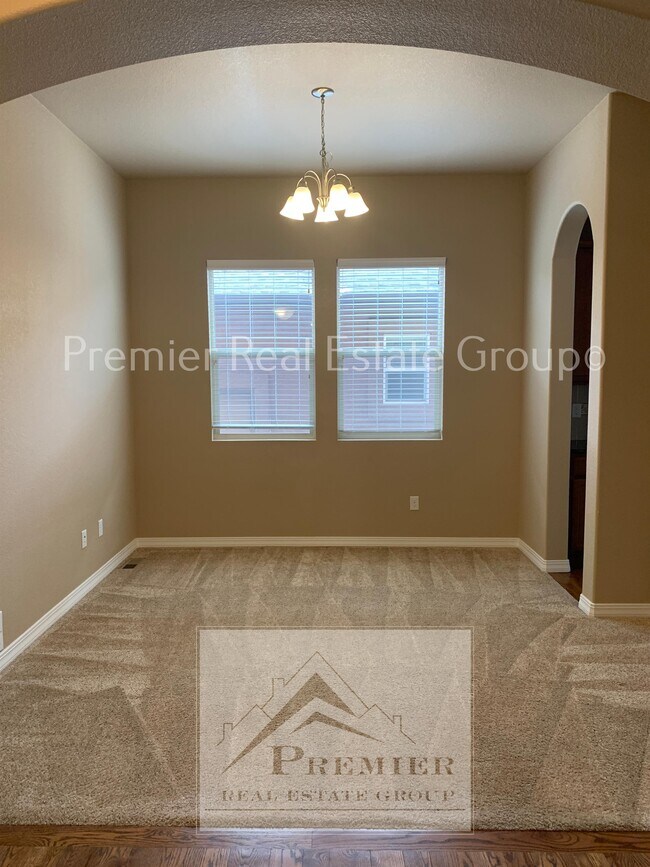 Building Photo - 5948 Revelstoke Dr