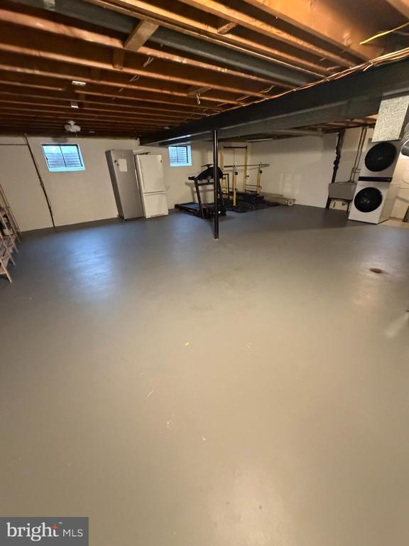 Building Photo - 7000 Old Cabin Ln