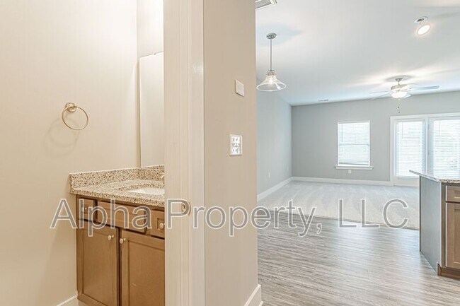 Building Photo - 112 Vly Crk Dr