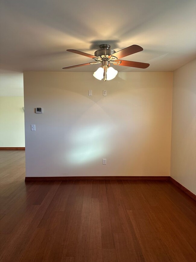 Building Photo - 3 Bedroom 1 Bathroom Home for Rent East Si...