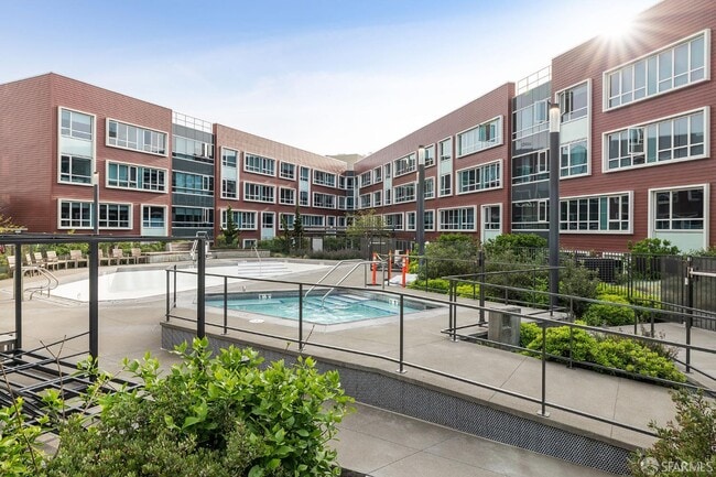 Building Photo - 1000 3rd St