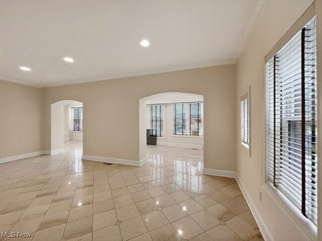 Building Photo - 2033 Fairview Ave