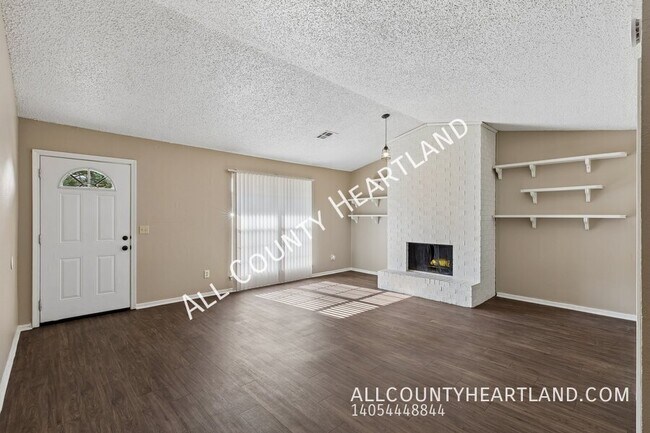 Building Photo - 119 Woodman Dr
