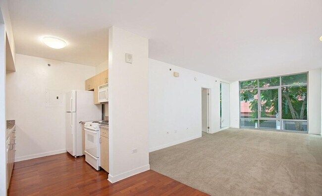 Building Photo - 425 W Beech St