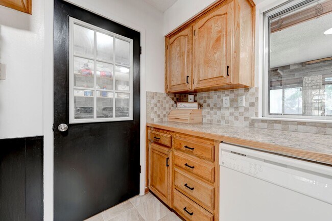 Building Photo - 303 Manning Dr