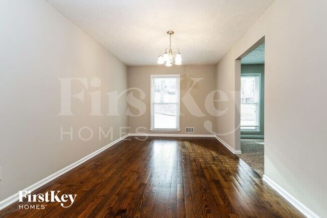 Building Photo - 2324 Sussex Court