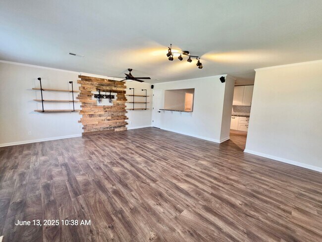 Building Photo - Charming 3 bedroom on a huge lot - Boulder...