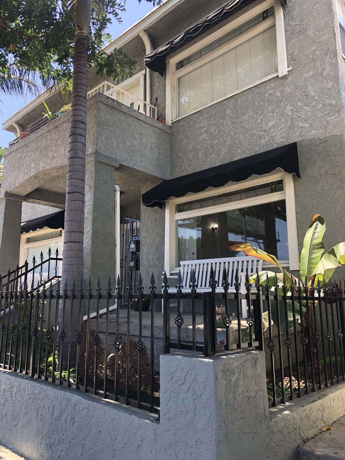 Front of building/lower right unite - 1107 S Gaffey St
