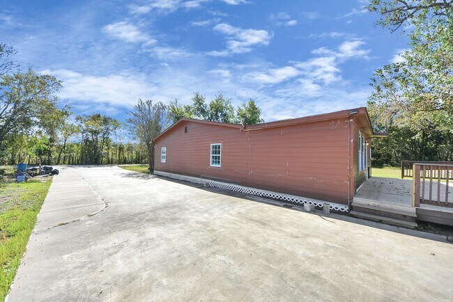 Building Photo - 2510 Delaware Ave