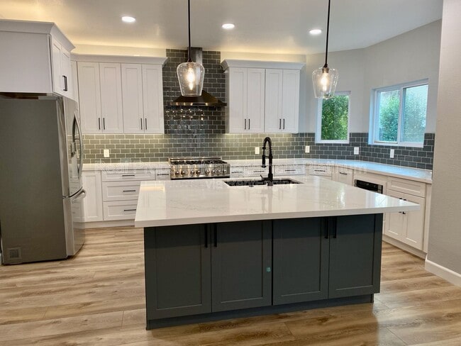 Building Photo - 2927 E Solar Ave