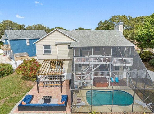 Building Photo - 12692 Pineway Dr