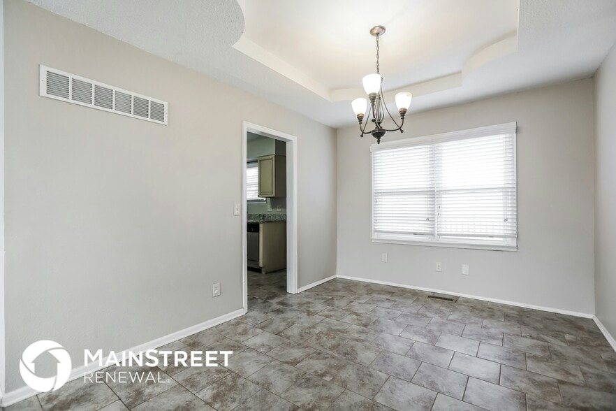 Building Photo - 406 E 164th Terrace