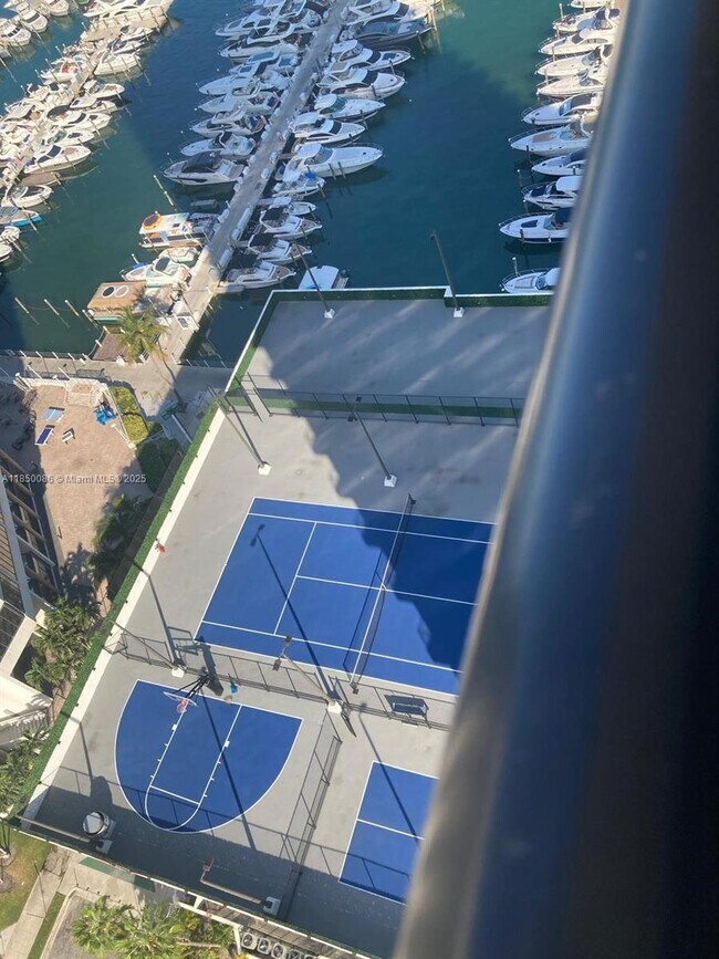 Building Photo - 555 NE 15th St