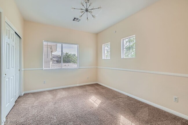 Building Photo - 136 N Ring Dove Dr