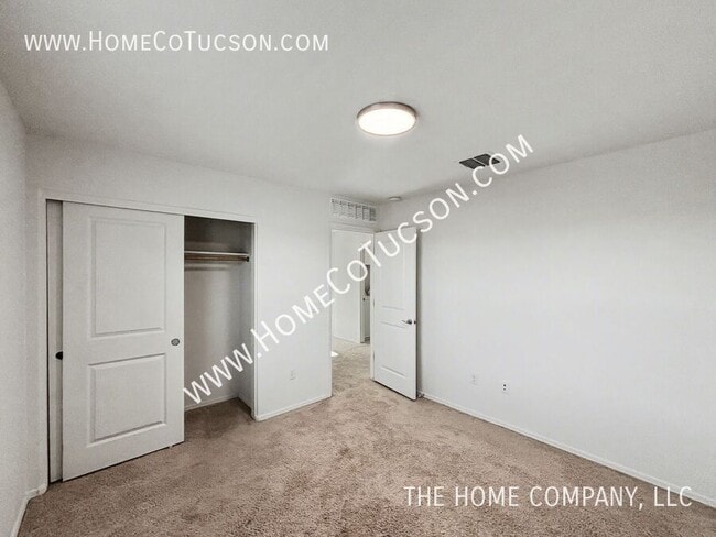 Building Photo - 7108 S Via Gaucho Viejo