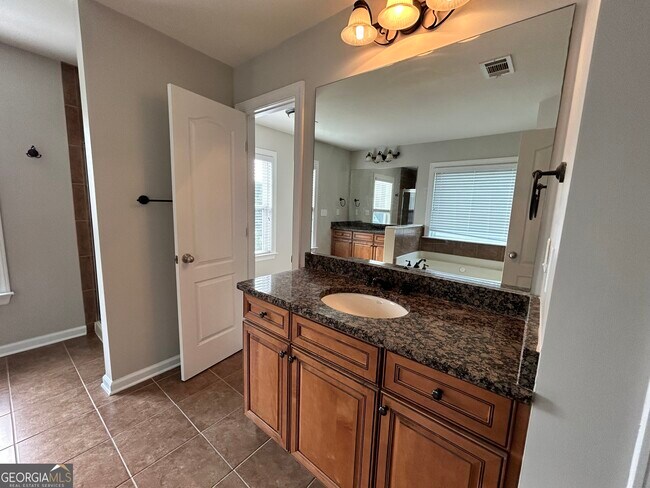 Building Photo - 3640 Dalwood Dr