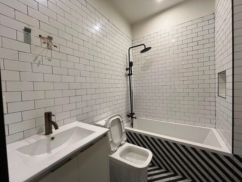 Building Photo - 568 Communipaw Ave