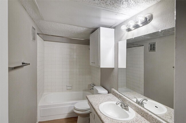 Building Photo - 5634 Boca Raton Blvd