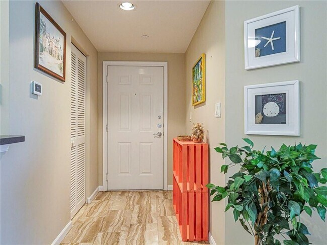 Building Photo - 5095 Fairways Cir