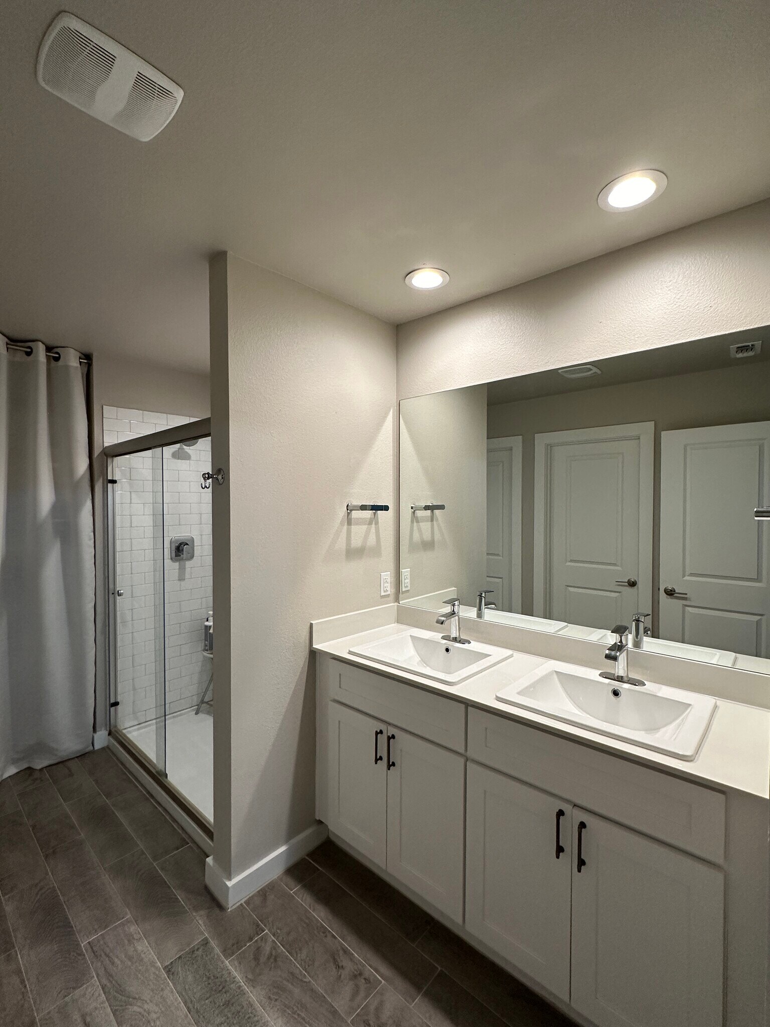 Master bathroom - 75 Windsor Ct