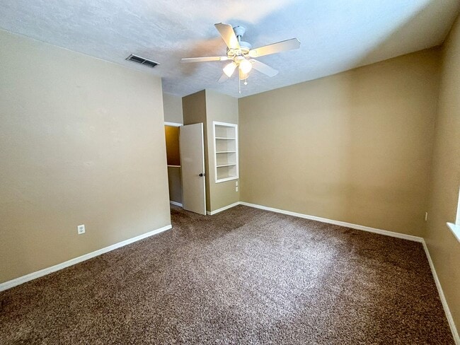 Building Photo - The Gables #29 - Pet Friendly!