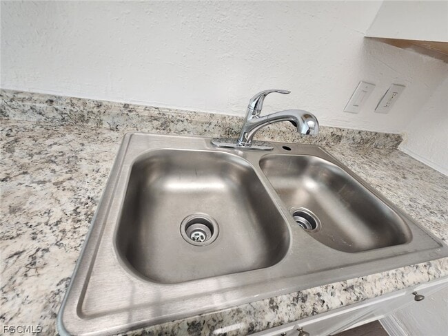 Building Photo - 1919 Lillie St