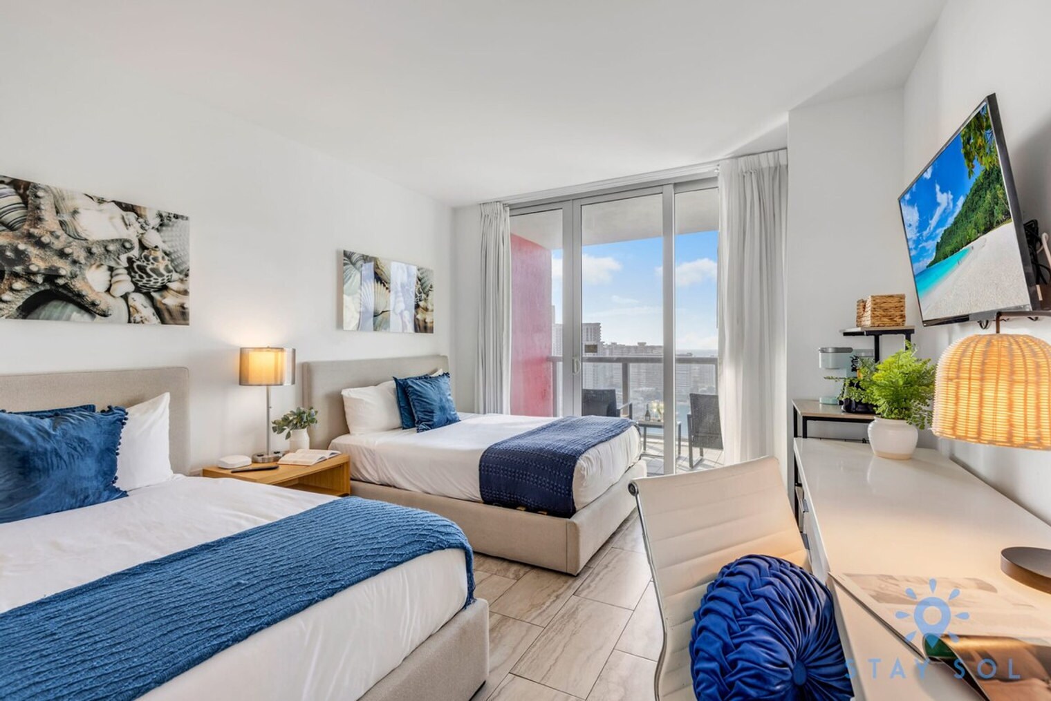 Building Photo - 2602 E Hallandale Beach Blvd