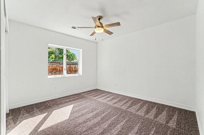 Building Photo - 1205 Raven Pl