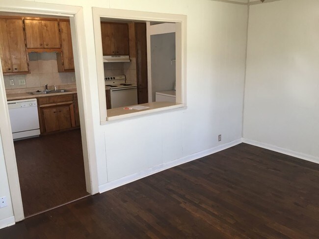 Building Photo - 3304 Garfield St