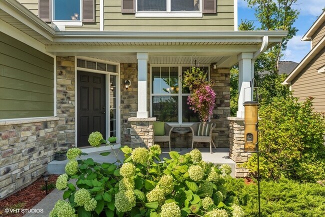 Porch gets the morning sunshine - 4505 Yellowstone Ln N