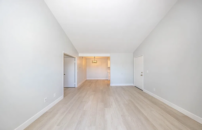 Building Photo - Fully Gut - Renovated 1Bed 1Bath