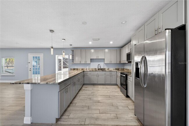 Building Photo - SINGLE FAMILY HOME IN DOWNTOWN KISSIMMEE! 3/2