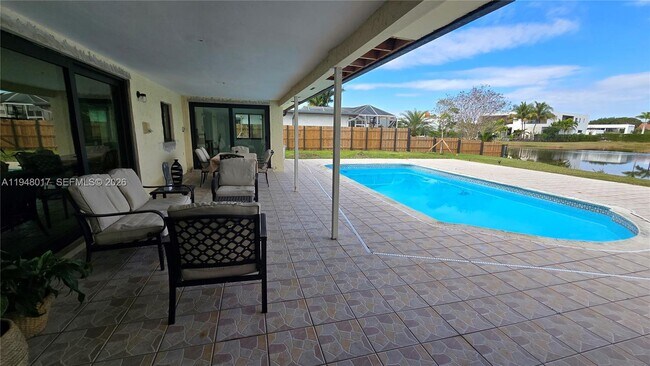 Building Photo - 16653 Golfview Dr