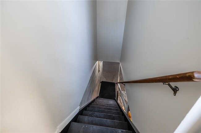 Building Photo - 207 W Ivy St