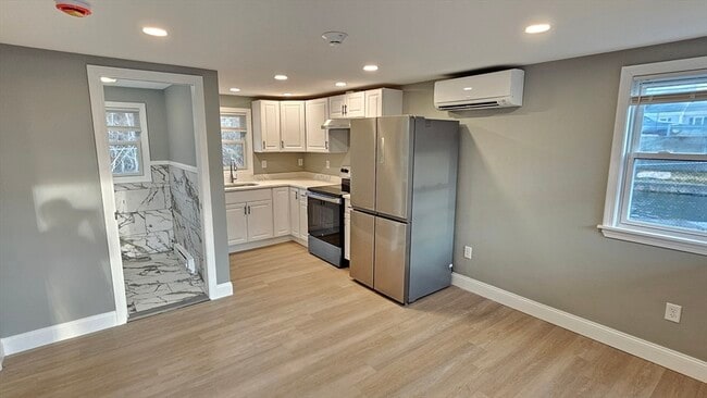 Building Photo - 825 Scenic Hwy