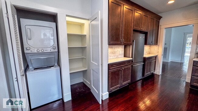 Building Photo - 6bd/3ba with Central AC Walking Distance to Campus. Text 727-459-4141 for more info!